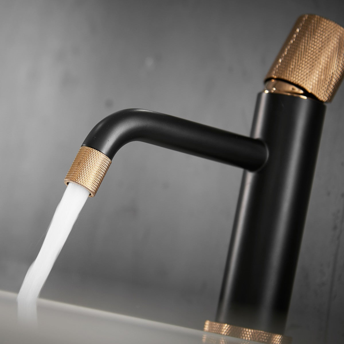 Bathroom Single Hole Sink Faucet Matte Black Single Handle W1932P171701