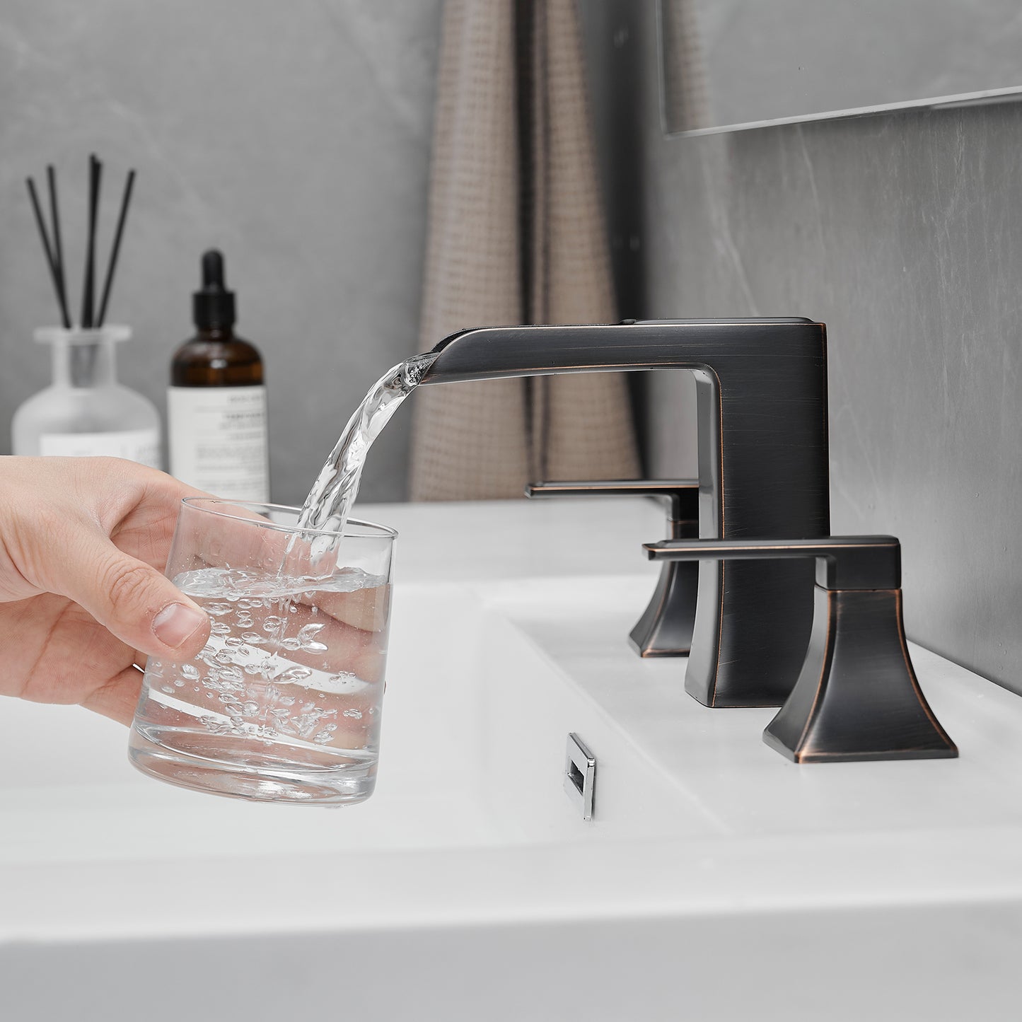Bathroom Widespread Three Hole Waterfall Sink Faucet Oil-Rubbed Bronze Two Handles With Pop-up Drain Square W1932P181982