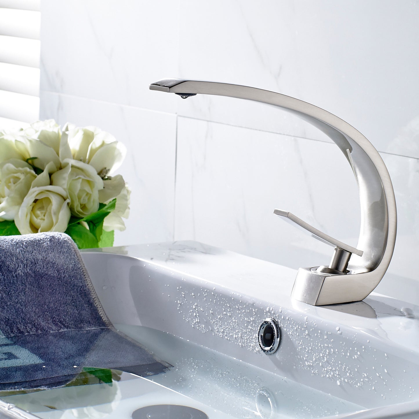 Solid Brass Brushed Nickel Bathroom Sink Faucet, Modern Single Handle Single-Hole Vanity Faucet